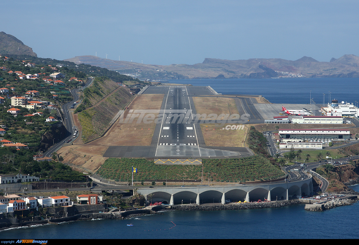 Madeira Airport Large Preview AirTeamImages