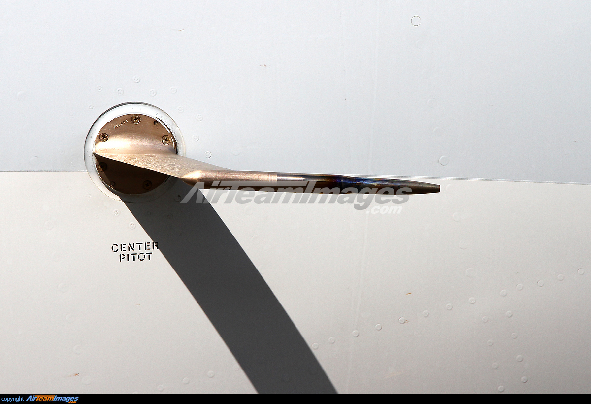 Boeing 777-300ER Pitot tube - Large Preview - AirTeamImages.com
