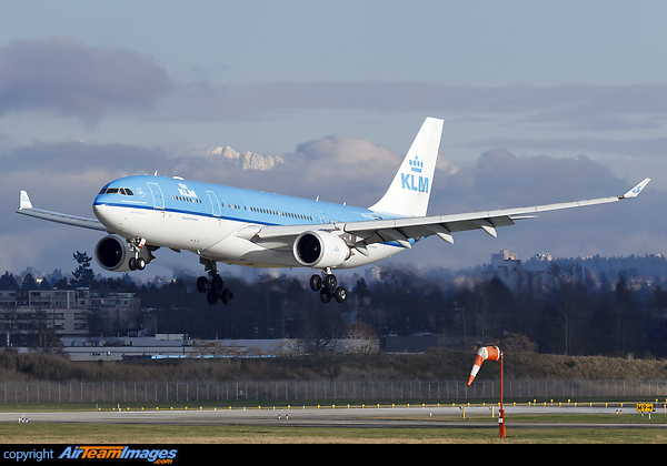 Airbus A330-203 Airbus A330-203