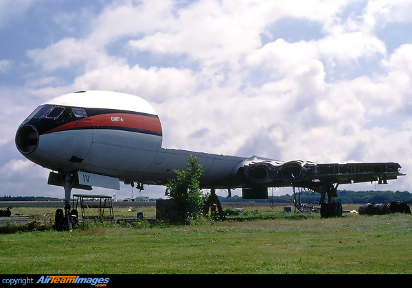 What might look like an uncommon pick-up version of the famous Comet, are in fact the remains in the last phase of scrapping of this once proud jetliner. De Havilland DH-106 Comet 4C
