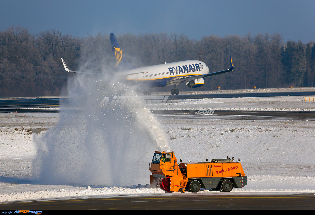 Airport Snow Blower - Large Preview - AirTeamImages.com