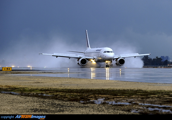 Airbus A320-214 Airbus A320-214