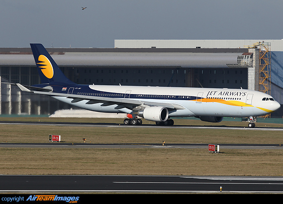 VT-JWT is the second Airbus A330-300 for Jet Airways. Airbus A330-302