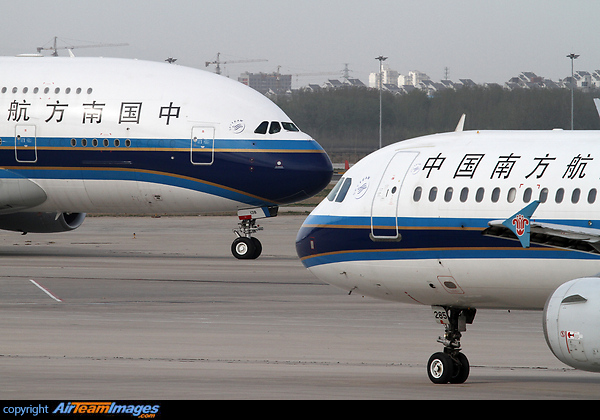 Airbus A321 with A380 Airbus A321 with A380