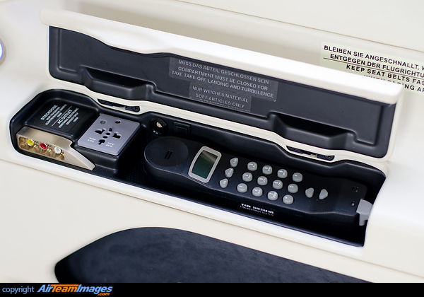 Satelite telephone Embraer Phenom 300