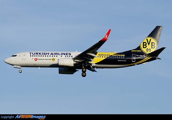 Special colours promoting German Football Team Borussia Dortmund Boeing 737-8F2