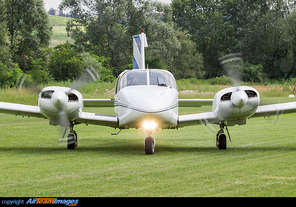 Piper PA-34-200T Seneca II Piper PA-34-200T Seneca II