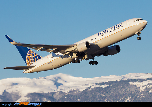 United Airlines Boeing 767-300 departing from Geneva airport in front of a winter backdrop Boeing 767-322/ER