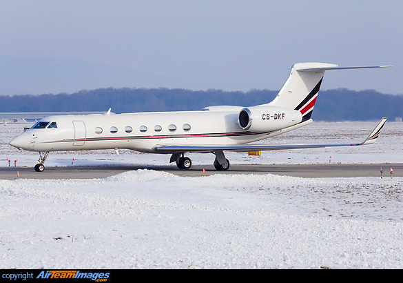NetJets Europe Gulfstream G550 taxying at GVA, seen in a winter backdrop Gulfstream G550