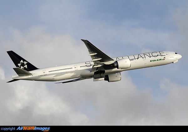 On it's first day of operations in the Star Alliance livery, departing Hong Kong for Taipei. Boeing 777-35E/ER