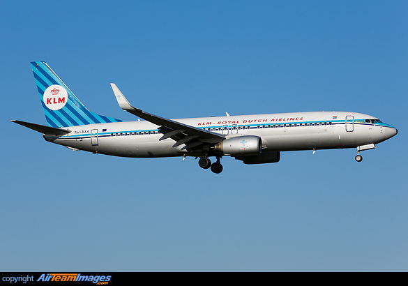 KLM B737 PH-BXA, in Retro Colors, landing at AMS Schiphol airport Boeing 737-8K2
