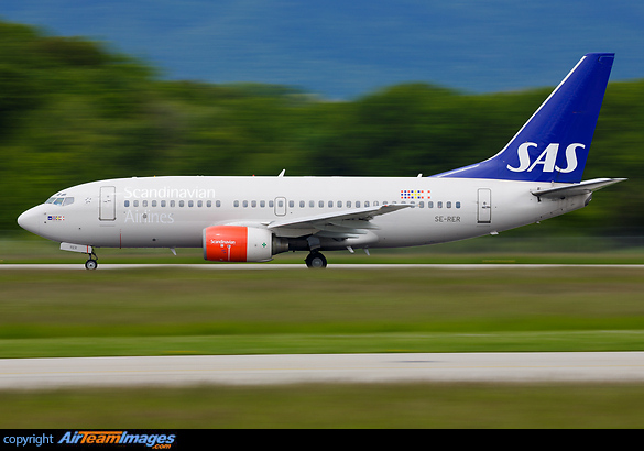 Motion-blurred panning image of SAS Boeing 737-700 SE-RER departing from GVA airport Boeing 737-7BX