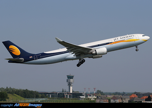 Airbus A330-302 Airbus A330-302