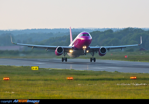Airbus A320-232 Airbus A320-232