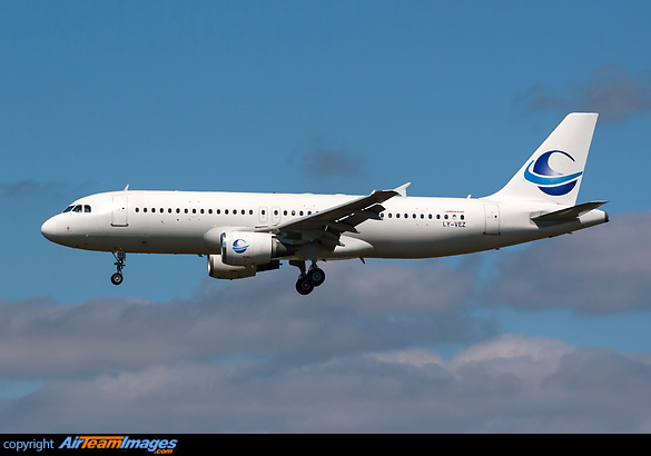 Without any titles. Operating for WOW Air. Airbus A320-212