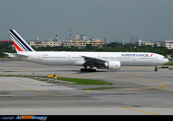 Boeing 777-328/ER Boeing 777-328/ER