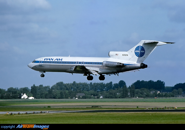 "Jet Clipper Flotte Motte" was one of only a few aircraft to wear this livery with blue fuselage titles instead of black ones. Boeing 727-21