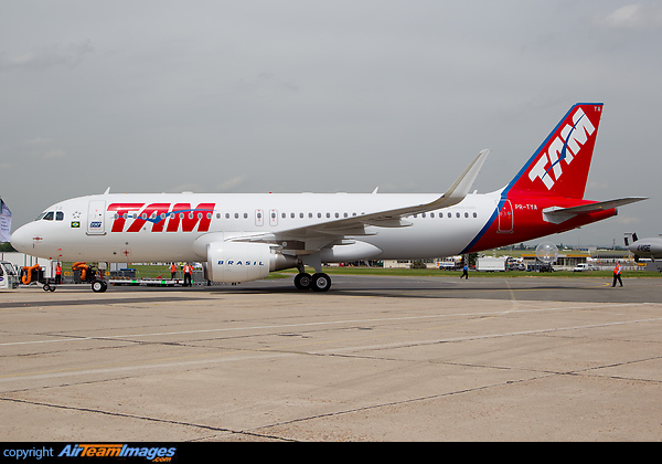 New aircraft equipped with sharklets and a special "200th" Airbus A320 for the LATAM Airlines Group. Airbus A320-214WL