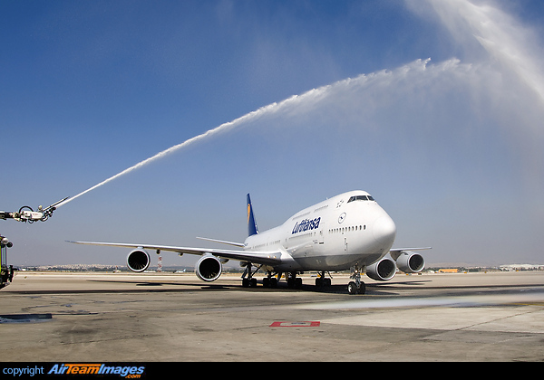 Water cannon salute for the first visit of a Boeing 747-8I to Israel Boeing 747-830
