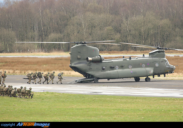 Chinook HC3 collecting troops at Carlisle during Exercise Joint Warrior 131 Boeing Chinook HC3