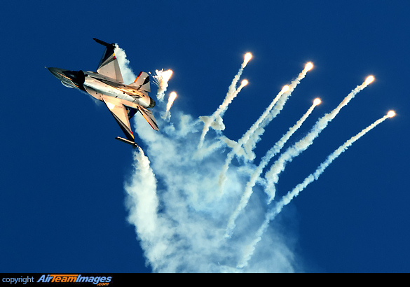 F-16AM Fighting Falcon F-16AM Fighting Falcon