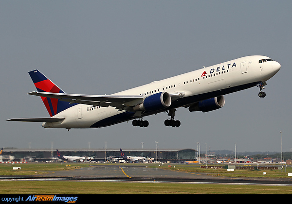Boeing 767-332/ER Boeing 767-332/ER