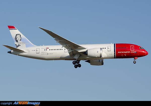 Norwegian Long Haul's first Boeing 787-8 making its first appearence at Barcelona Airport as part of crew training flights ahead of the launch of Low-Cost Longhaul services from Oslo and Stockholm to Bangkok, New York and Fort Lauderdale Boeing 787-8 Dreamliner