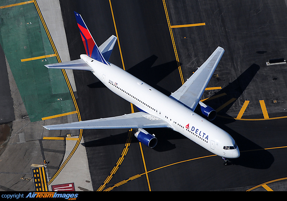 Boeing 767-332 Boeing 767-332