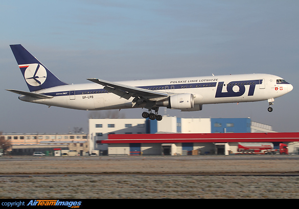 Boeing 767-35D/ER Boeing 767-35D/ER