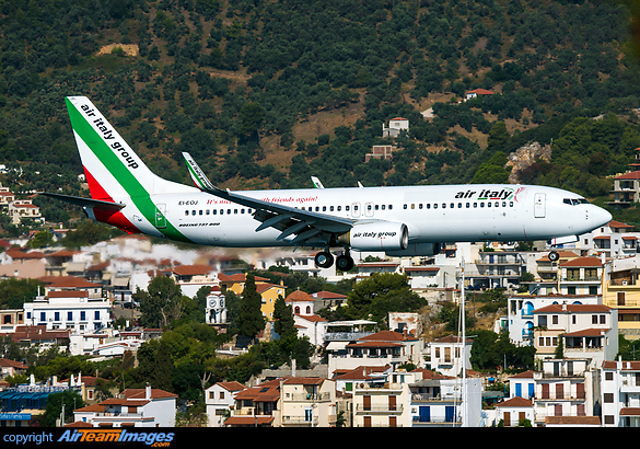 scening approach in front of the houses of Skiathos Boeing 737-8BK
