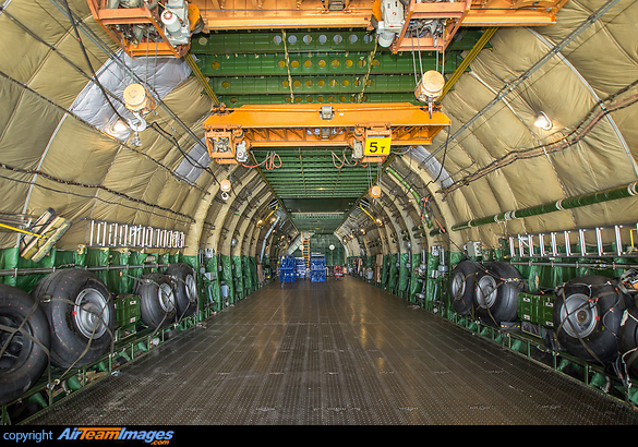 Antonov An-124-100 Ruslan Antonov An-124-100 Ruslan