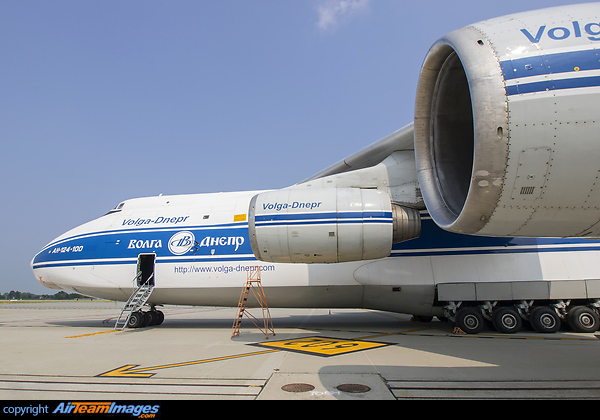 Antonov An-124-100 Ruslan Antonov An-124-100 Ruslan