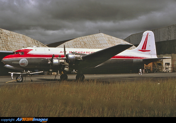 Douglas DC-4-1009 Douglas DC-4-1009