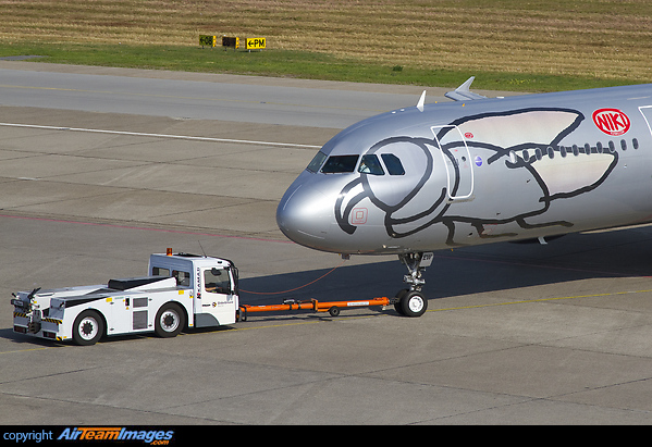 Airbus A321-211 Airbus A321-211