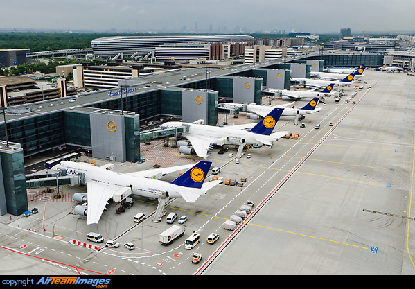 The new terminal A extension pier with the long-distance train station in the background and the skyline of Frankfurt visible as well. All Lufthansa long-haul types present: 747-400, A380, A340-600, A330, another 747-400, 747-8 and A340-300. Frankfurt Main Airport