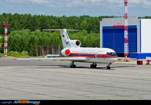 Parked in front of the MChS Rossia hangar is yet another emergency aircraft that visits KJA. Built in 1993 and flew with Kazakhstan Airlines (Kazair, reg. UN-42446 ), Orel State Air and Vnukuvo Airlines before. Yakovlev Yak-42D