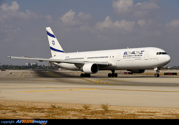 Boeing 767-33A/ER Boeing 767-33A/ER