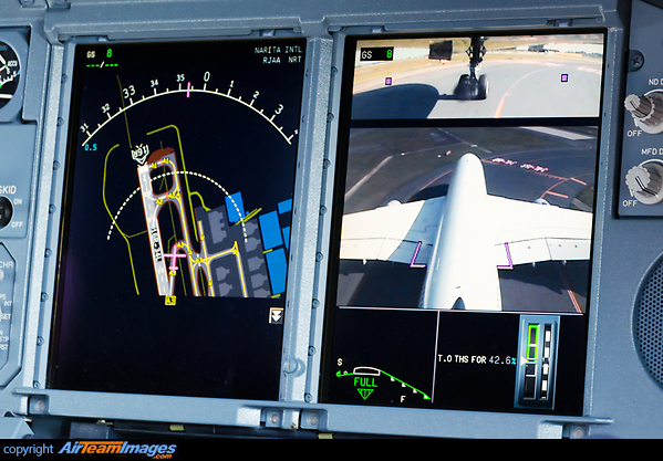 Taxi route and exterior camera. Airbus A380-841