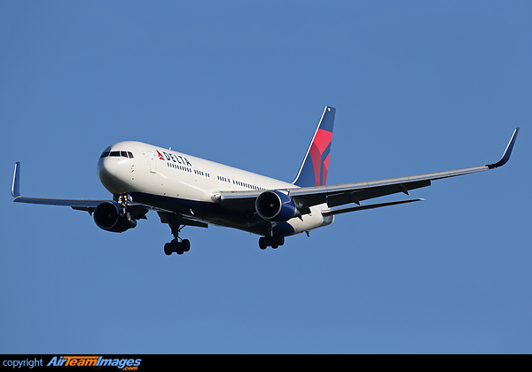 Boeing 767-332/ER Boeing 767-332/ER