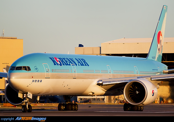 Boeing 777-3B5/ER Boeing 777-3B5/ER