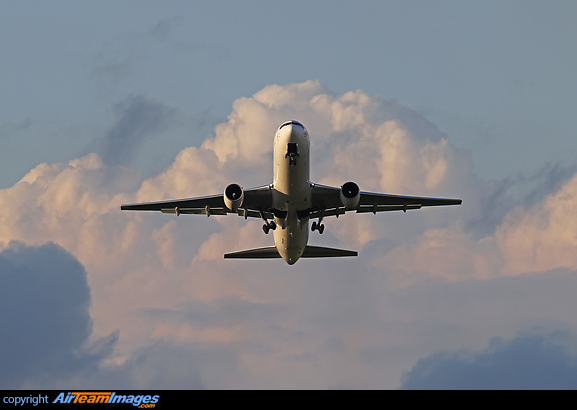 Boeing 767-33A/ER Boeing 767-33A/ER