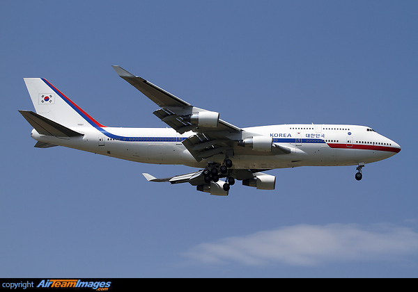 Boeing 747-4B5 Boeing 747-4B5