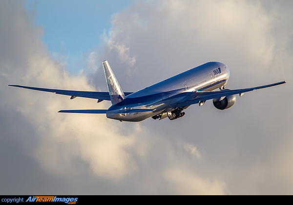 Boeing 777-381/ER Boeing 777-381/ER