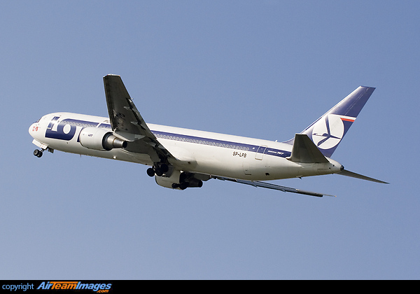Boeing 767-35D/ER Boeing 767-35D/ER