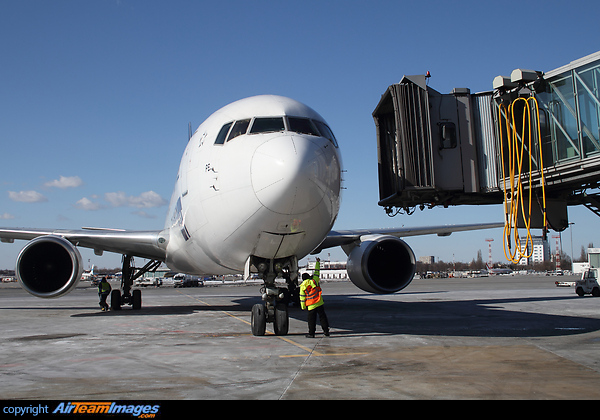 Boeing 767-341/ER Boeing 767-341/ER