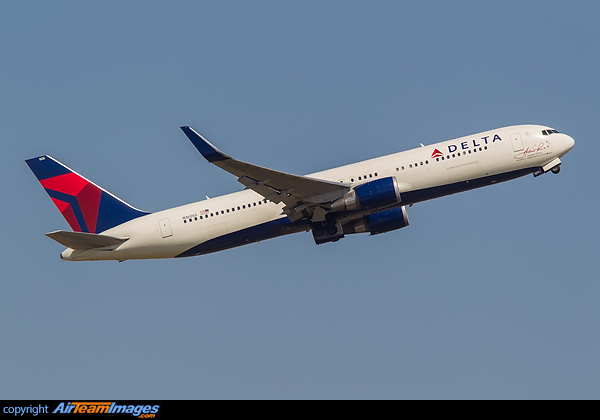 Boeing 767-332/ER Boeing 767-332/ER