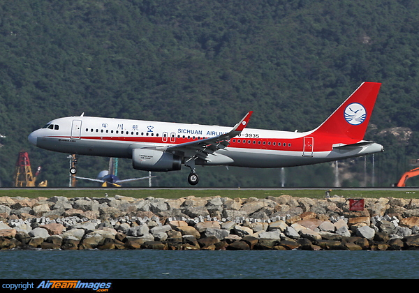 The first Sichuan A320 to feature winglets. Airbus A320-232