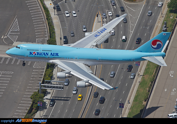 Korean AIr B747-400 HL7494 on final approach over Sepulveda Boulevard. Boeing 747-4B5