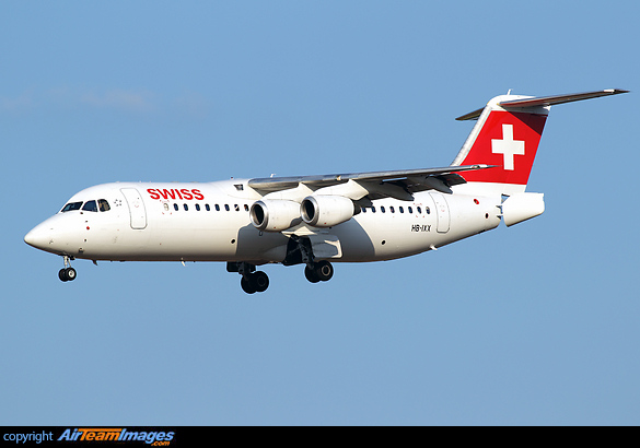 Final approach for runway 33 British Aerospace Avro RJ100
