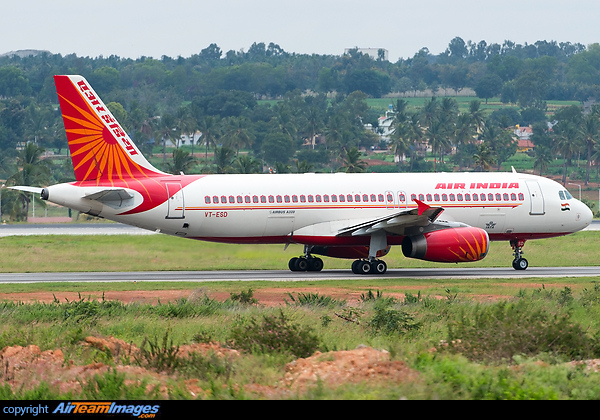 One of the original Indian Airlines A320 with the dual rear gear. Airbus A320-231